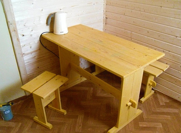 Деревянный стол и табуретки 16